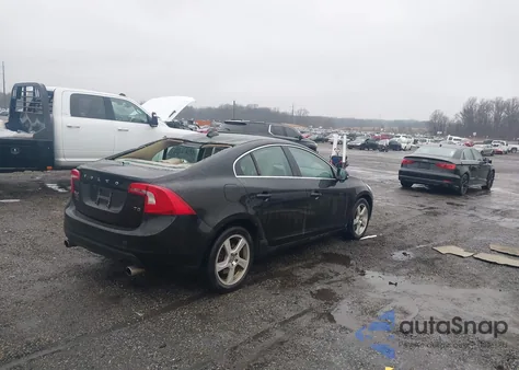 2013 Volvo S60 T5 z USA, uszkodzony, nr VIN YV1612FSXD1215133